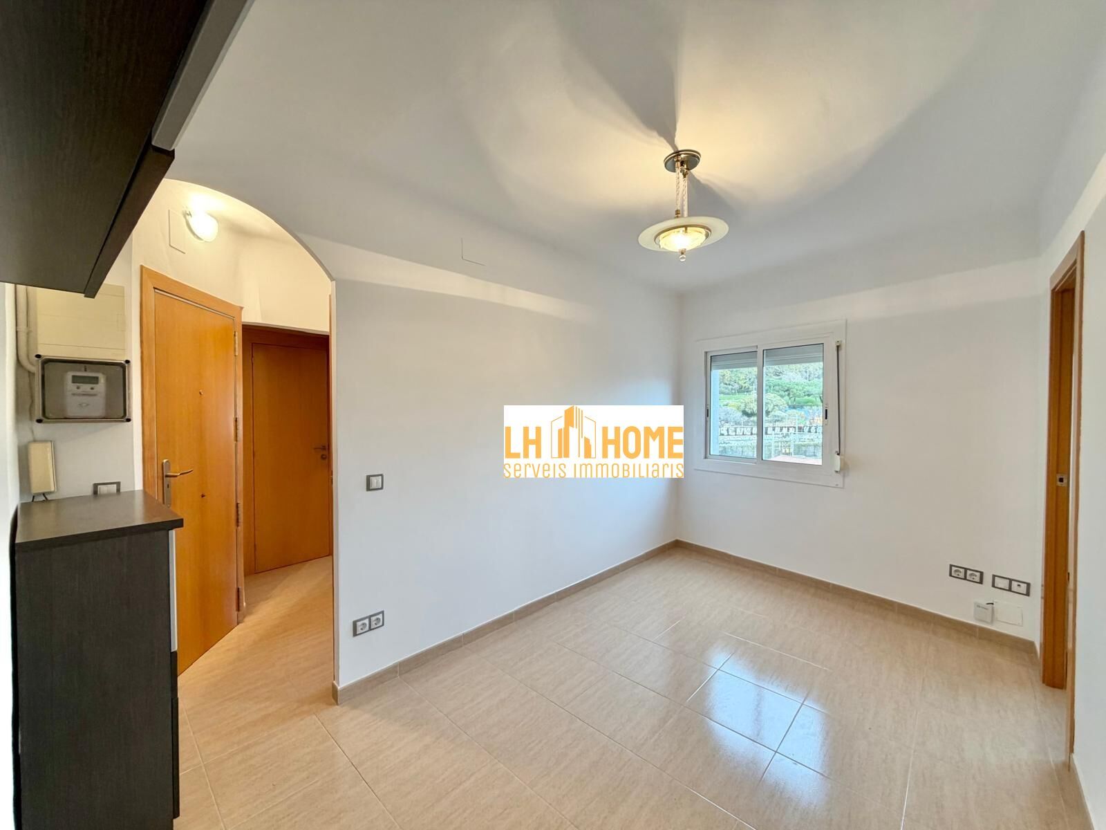 Exterior view of Flat for sale in L'Hospitalet de Llobregat  with Air Conditioner