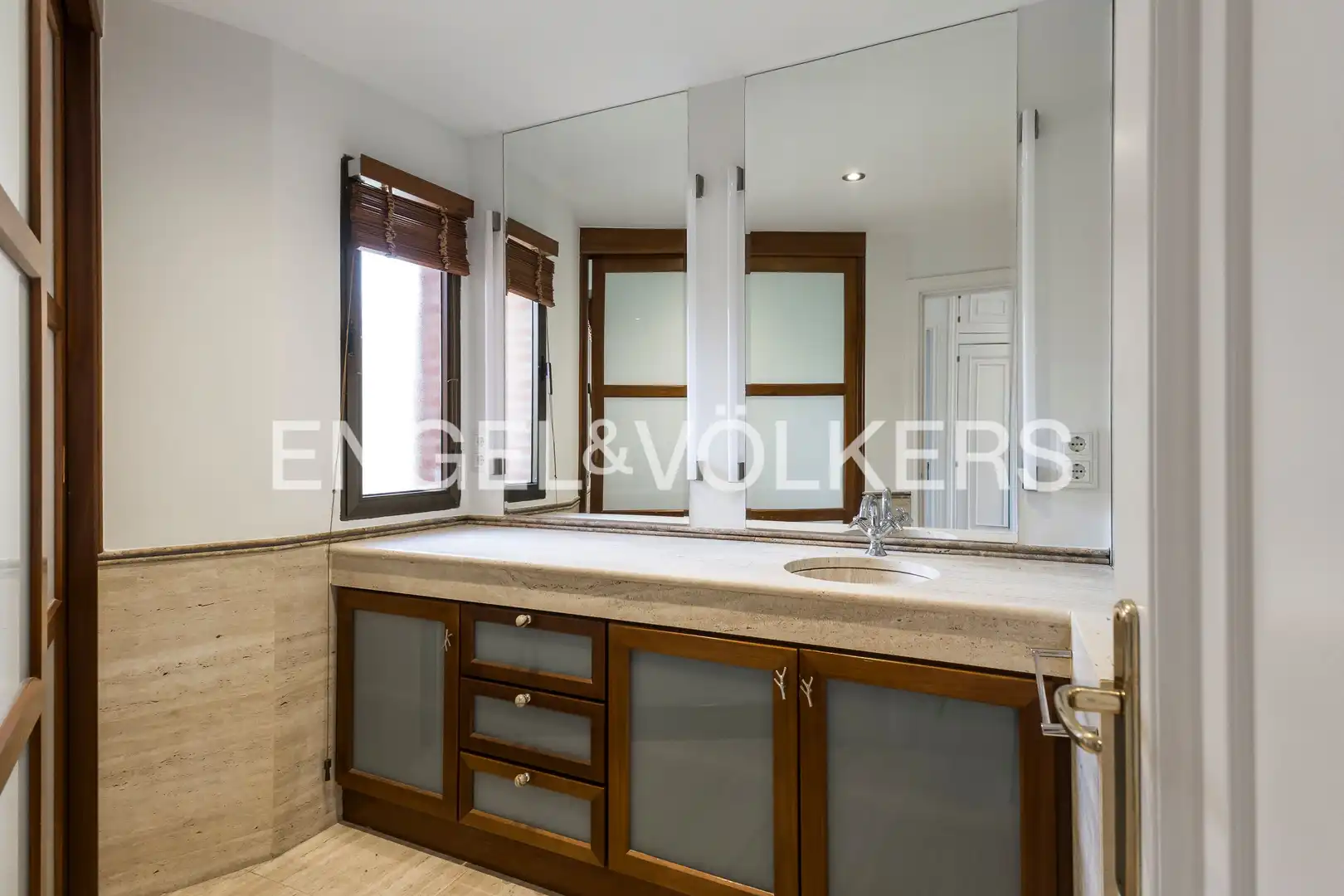 Baño de Casa o chalet de alquiler en Pozuelo de Alarcón con Aire acondicionado, Calefacción y Jardín privado