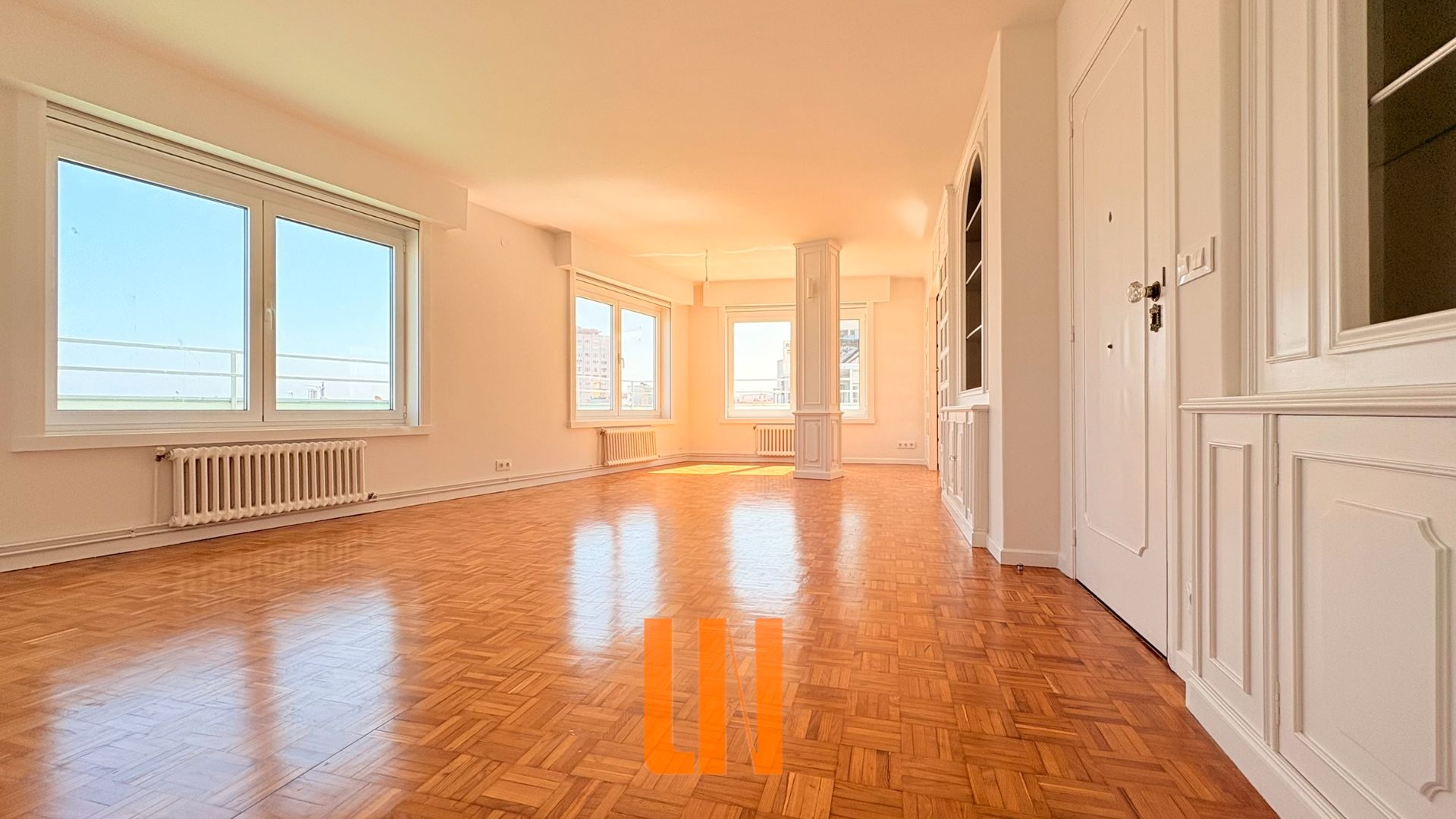 Living room of Flat for sale in A Coruña Capital   with Heating, Parquet flooring and Terrace