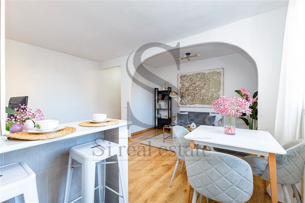 Exterior view of Flat for sale in  Barcelona Capital  with Parquet flooring