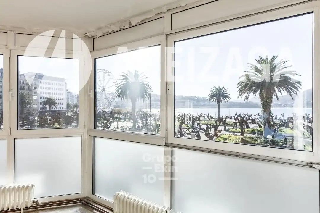 Schlafzimmer von Büro zum Verkauf in Donostia - San Sebastián  mit Klimaanlage, Heizung und Abstellraum