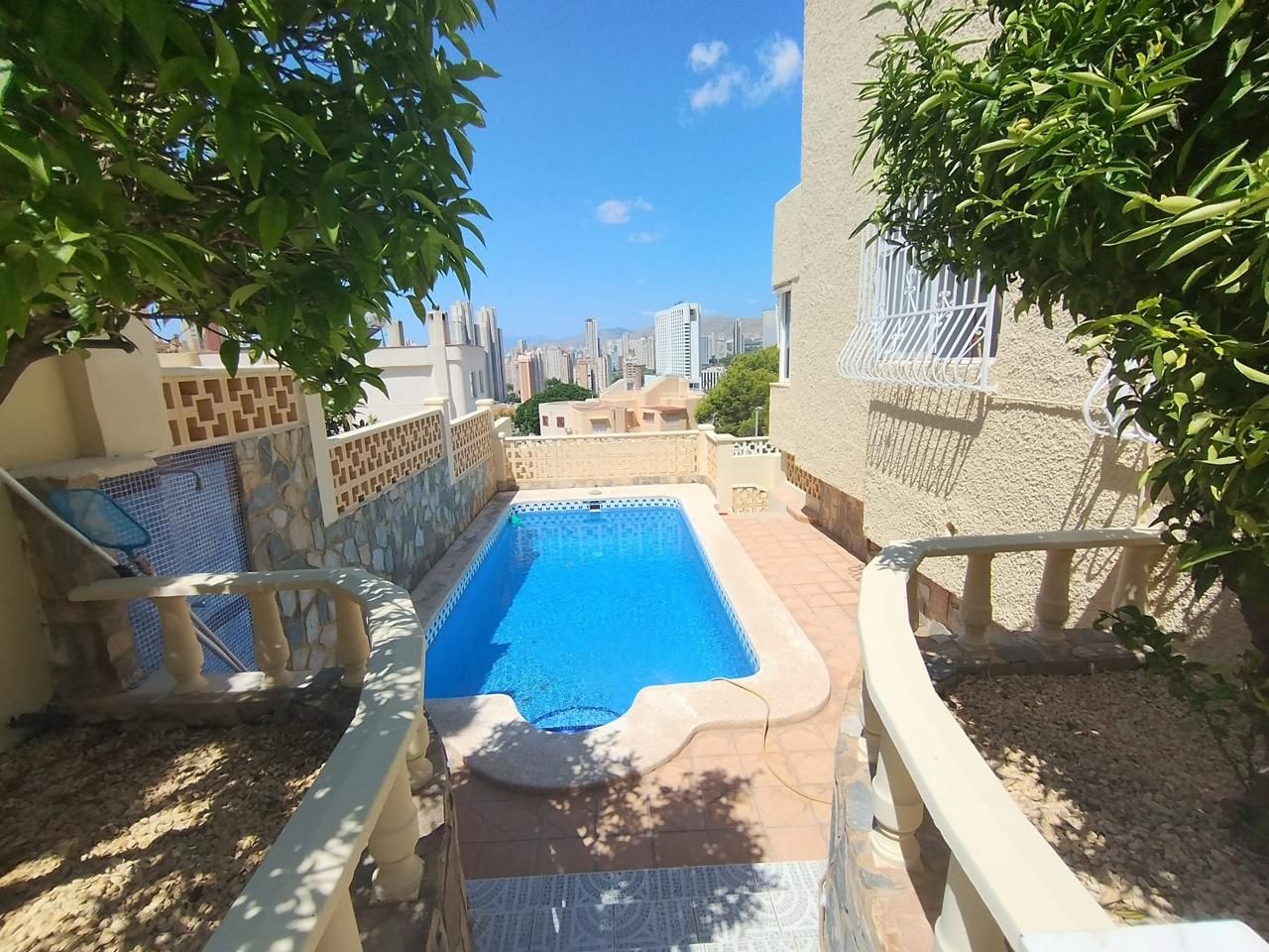 Piscina de Casa o xalet en venda en Benidorm amb Jardí privat, Terrassa i Piscina