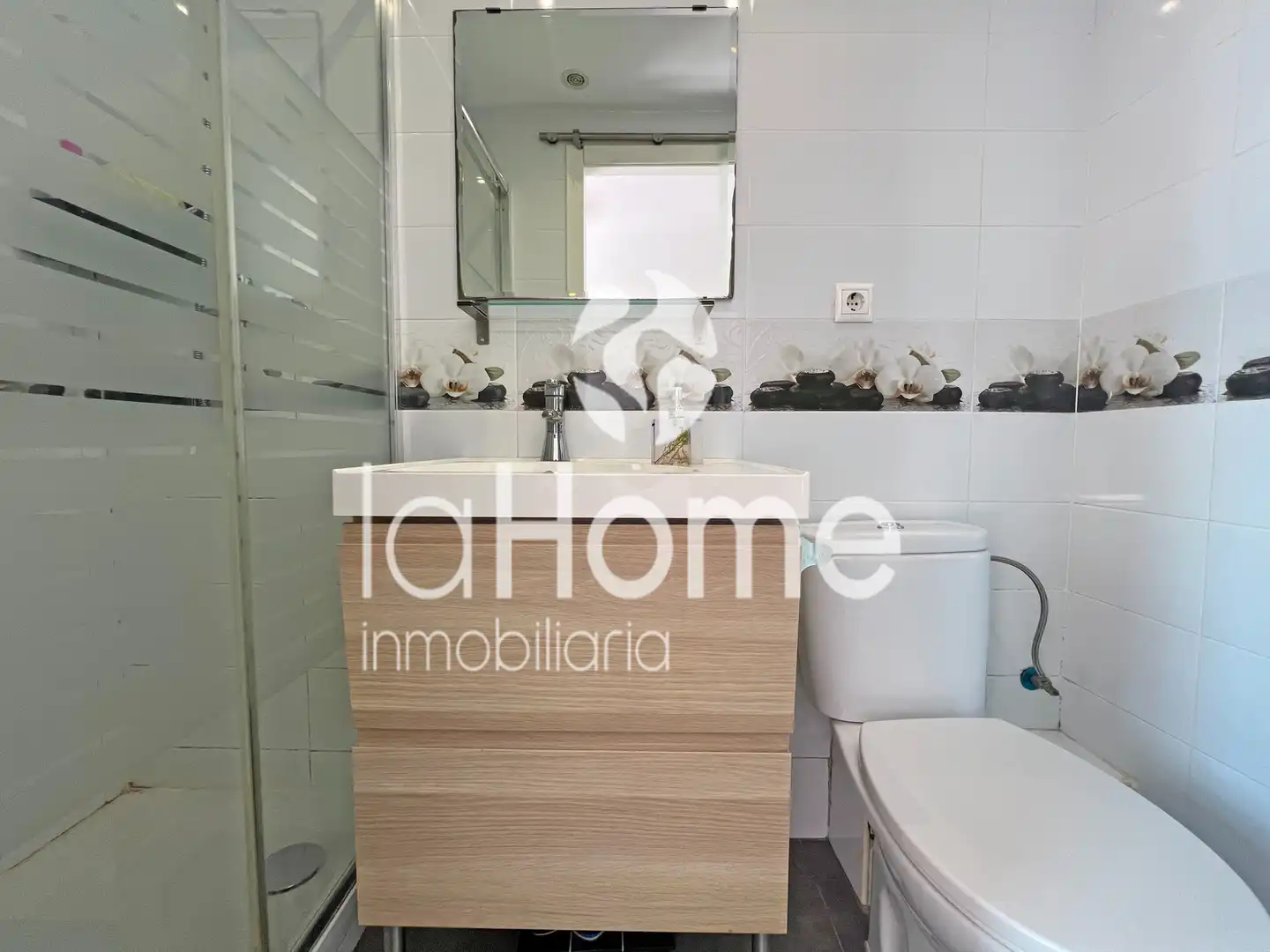 Badezimmer von Wohnung zum Verkauf in La Pobla de Vallbona mit Klimaanlage, Heizung und Parkett