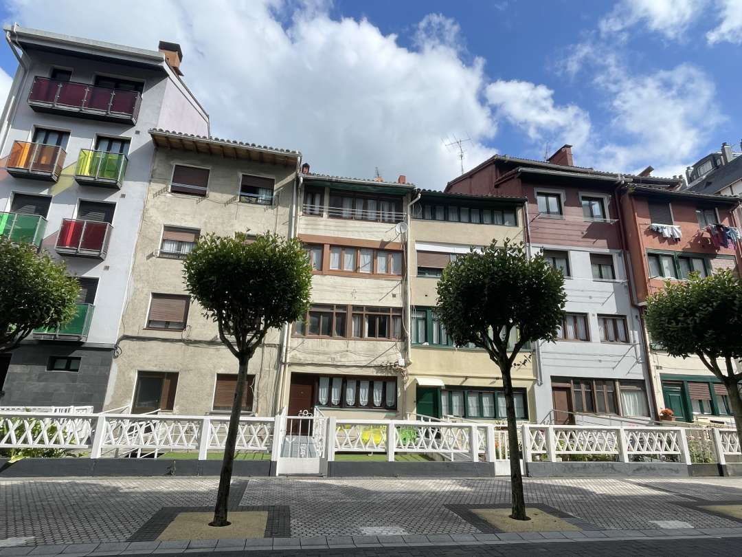 Vista exterior de Pis en venda en Elgoibar amb Calefacció, Jardí privat i Terrassa