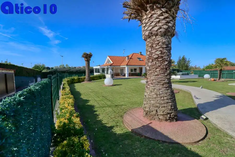 Jardín de Casa o chalet en venta en Gijón  con Calefacción, Jardín privado y Parquet