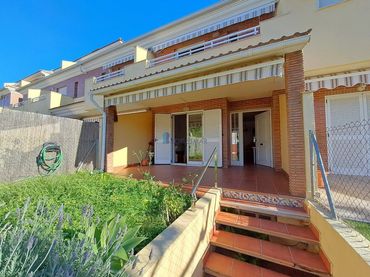 Casa a schiera con balcone in vendita a Carrer les Salines de Santa Pola 169