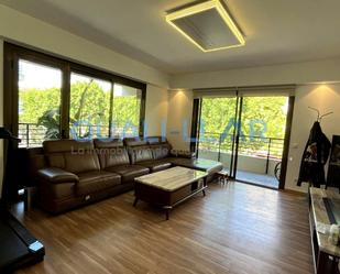 Living room of Flat for sale in Sant Feliu de Llobregat  with Air Conditioner, Private garden and Parquet flooring