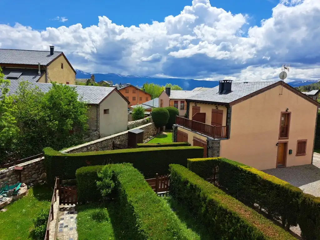 Einfamilien-Reihenhaus zur Miete in N-152, 171, Puigcerdà