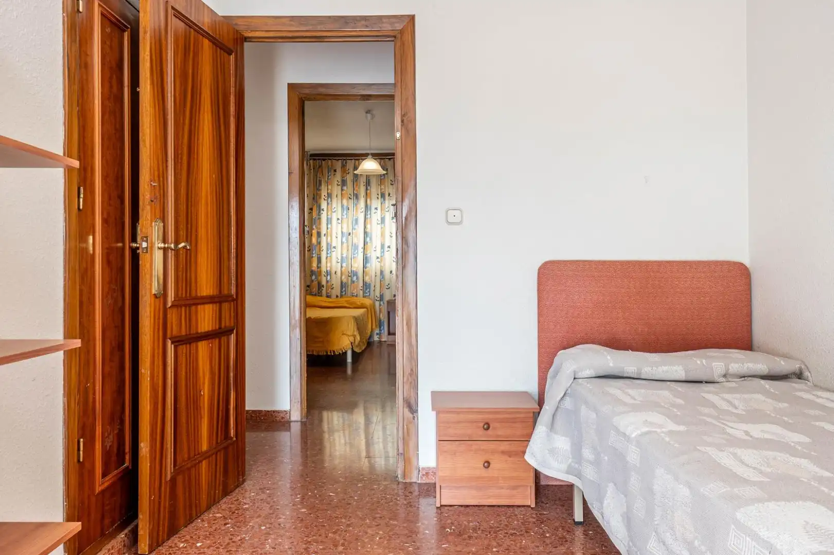 Room in Calle PROFESOR FRANCISCO DALMAU, Joaquina Eguaras