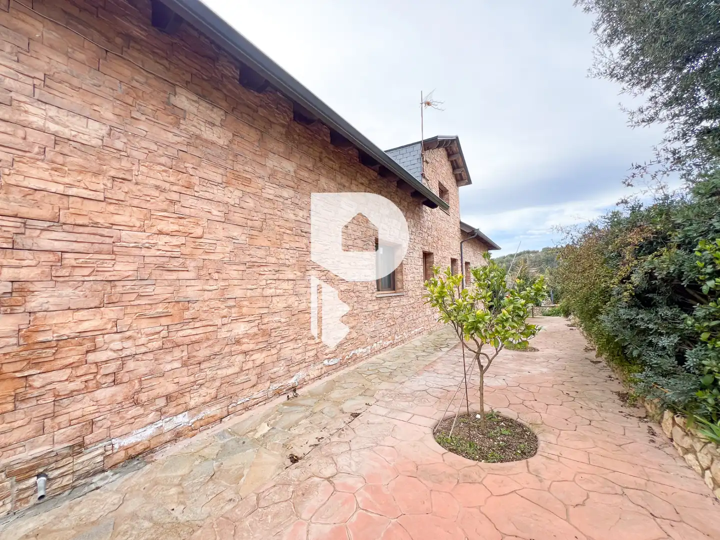 Vista exterior de Casa o xalet en venda en Vallirana amb Aire condicionat, Calefacció i Jardí privat