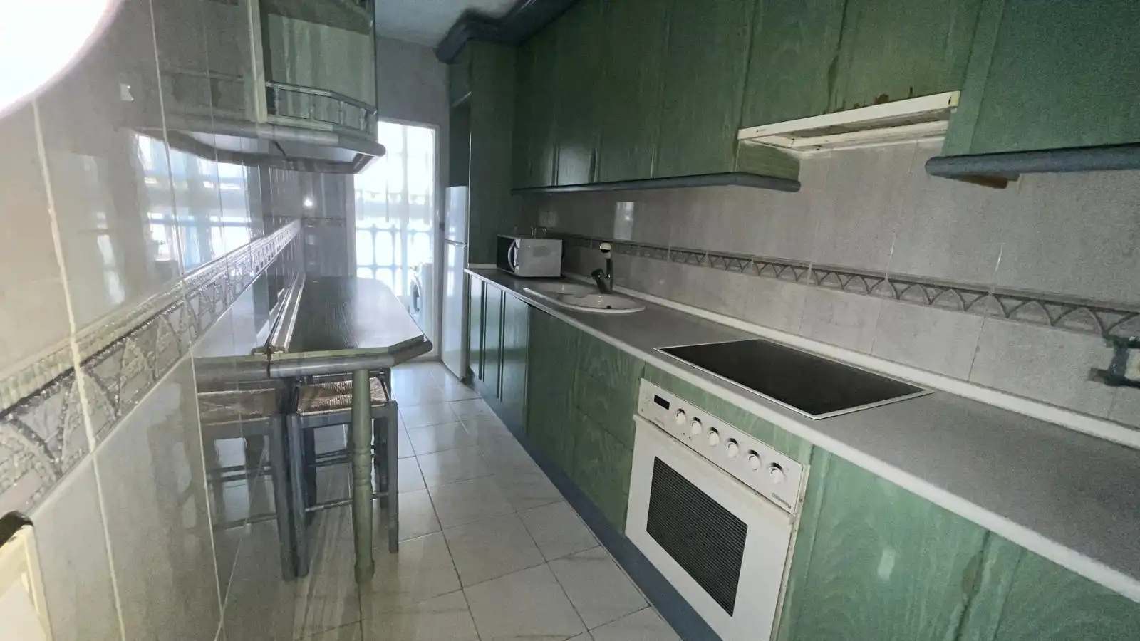 Cocina de Piso de alquiler en Trujillo con Aire acondicionado, Terraza y Amueblado
