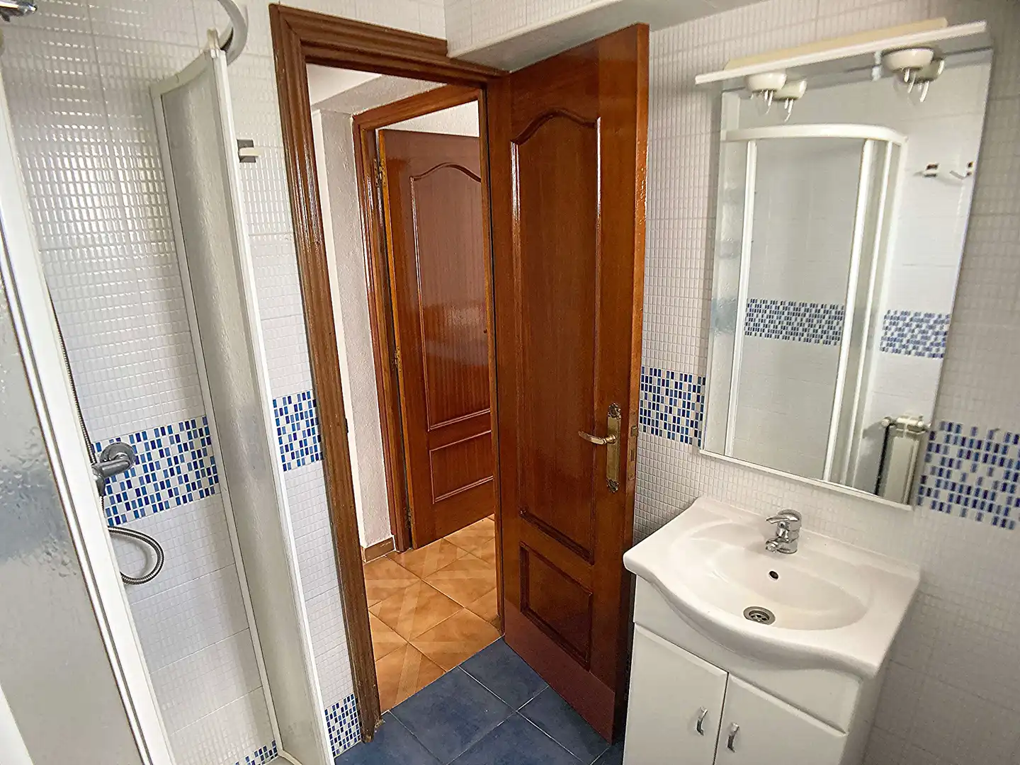 Baño de Piso de alquiler en Madrid con Calefacción, Terraza y Amueblado