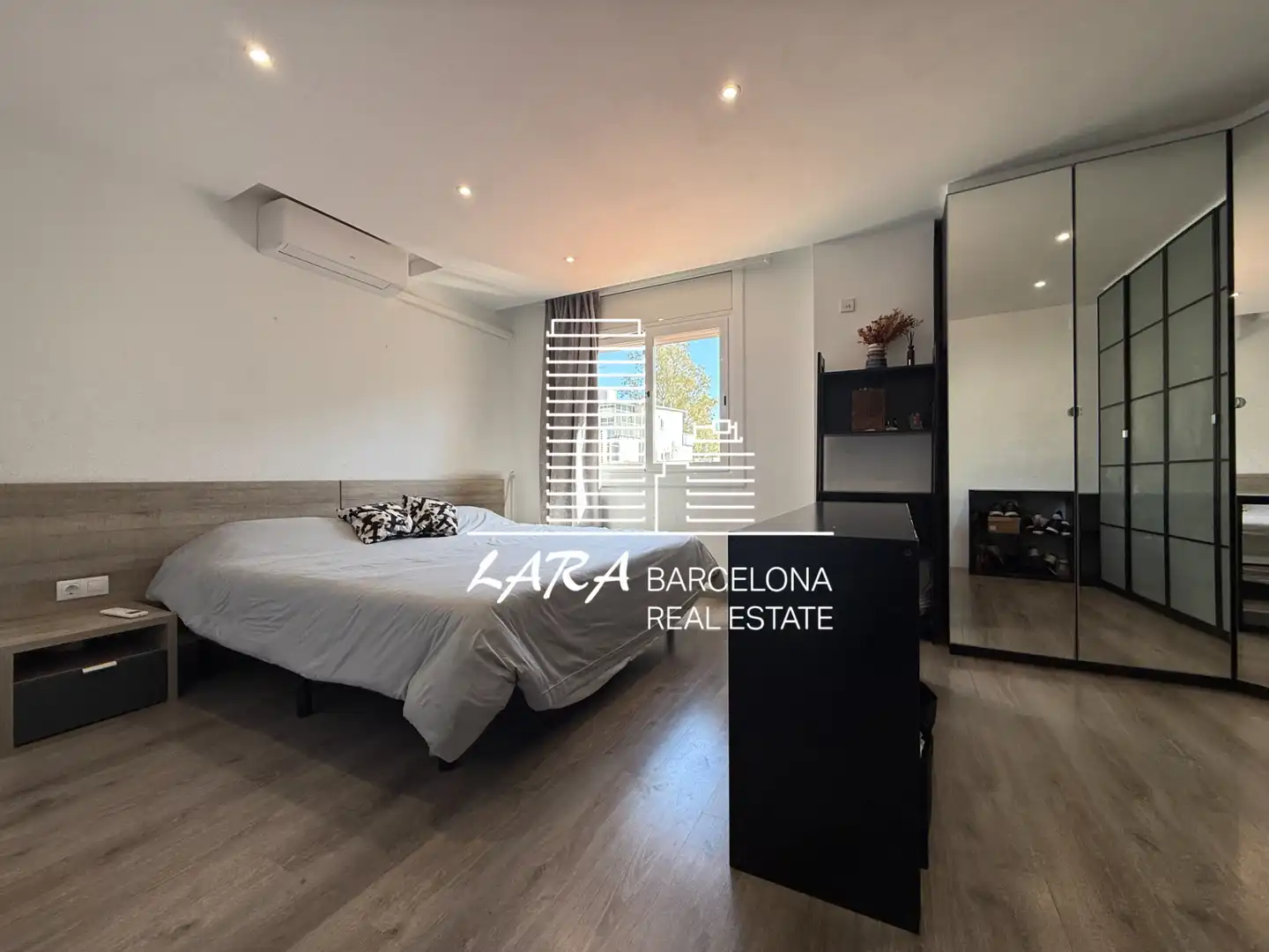Dormitori de Casa adosada en venda en Castelldefels amb Aire condicionat, Jardí privat i Terrassa