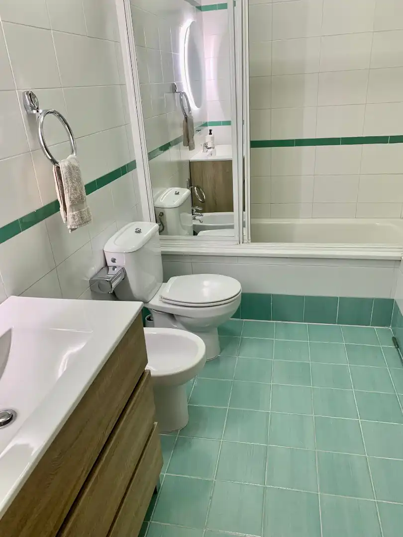 Badezimmer von Wohnung zur untervermieten in Madrid mit Heizung, Möbliert und Ofen
