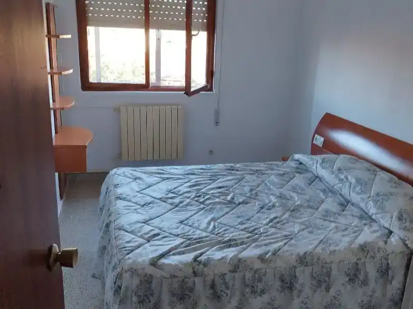 Schlafzimmer von Wohnung zur Miete in Almanza mit Möbliert