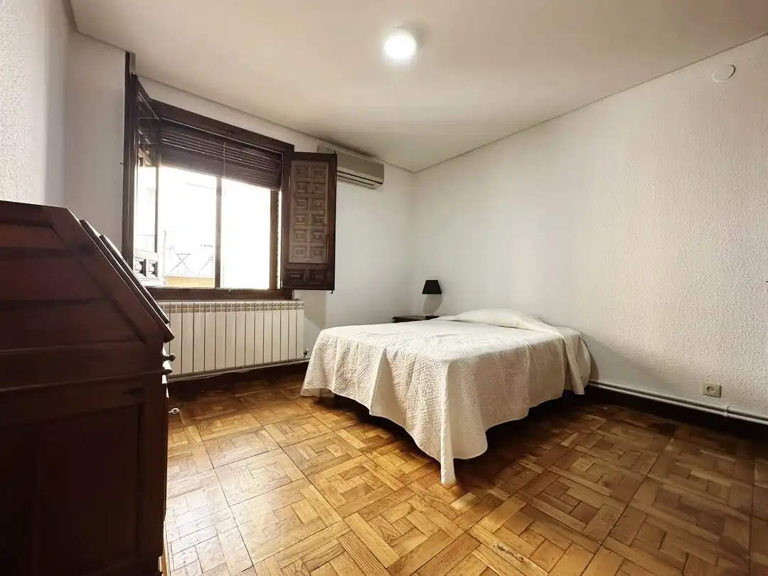 Schlafzimmer von Wohnung zur Miete in Toledo mit Klimaanlage, Heizung und Terrasse