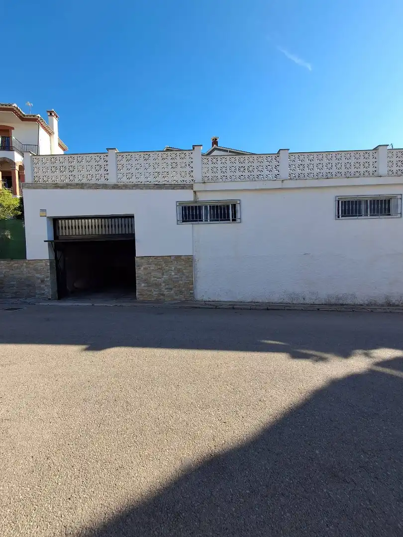 Außenansicht von Haus oder Chalet zum Verkauf in Loja mit Heizung, Privatgarten und Terrasse