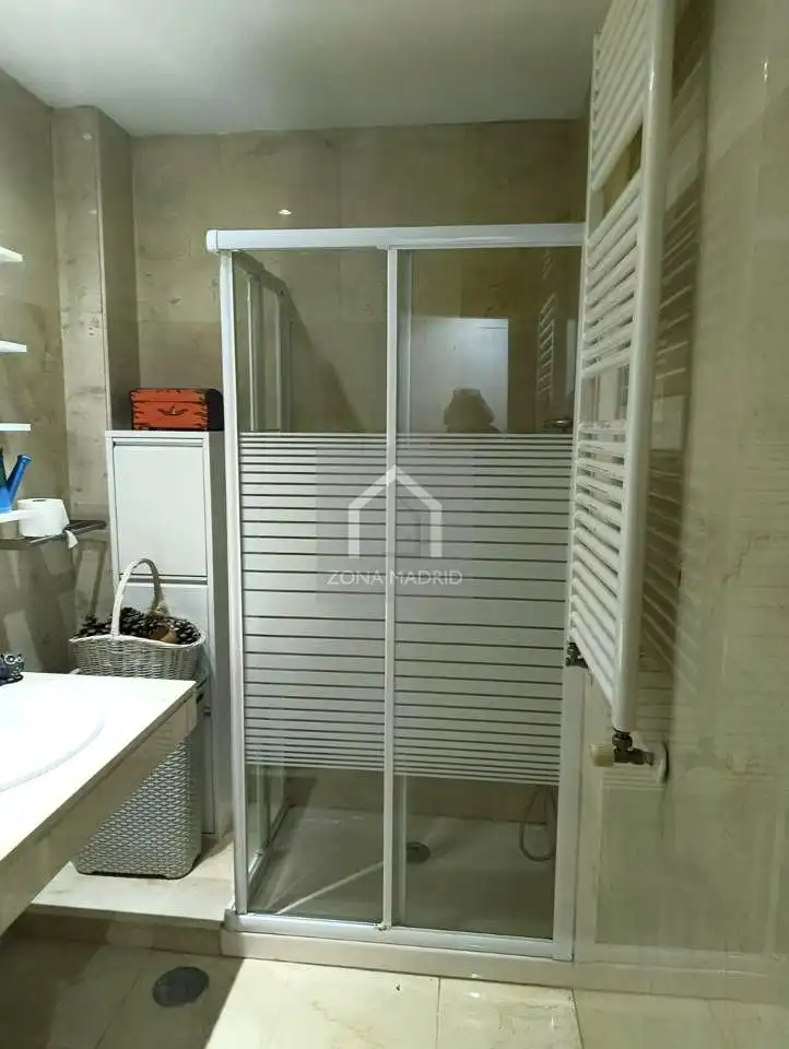 Badezimmer von Wohnung zur Miete in Madrid mit Klimaanlage, Heizung und Parkett