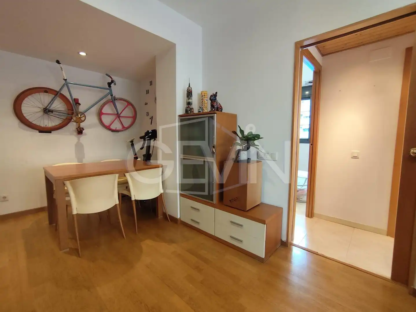 Sala d'estar de Pis en venda en Santa Perpètua de Mogoda amb Aire condicionat, Calefacció i Jardí privat