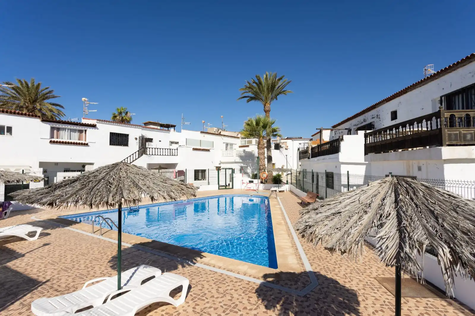 Vista exterior de Dúplex en venta en Arona con Terraza, Amueblado y Horno
