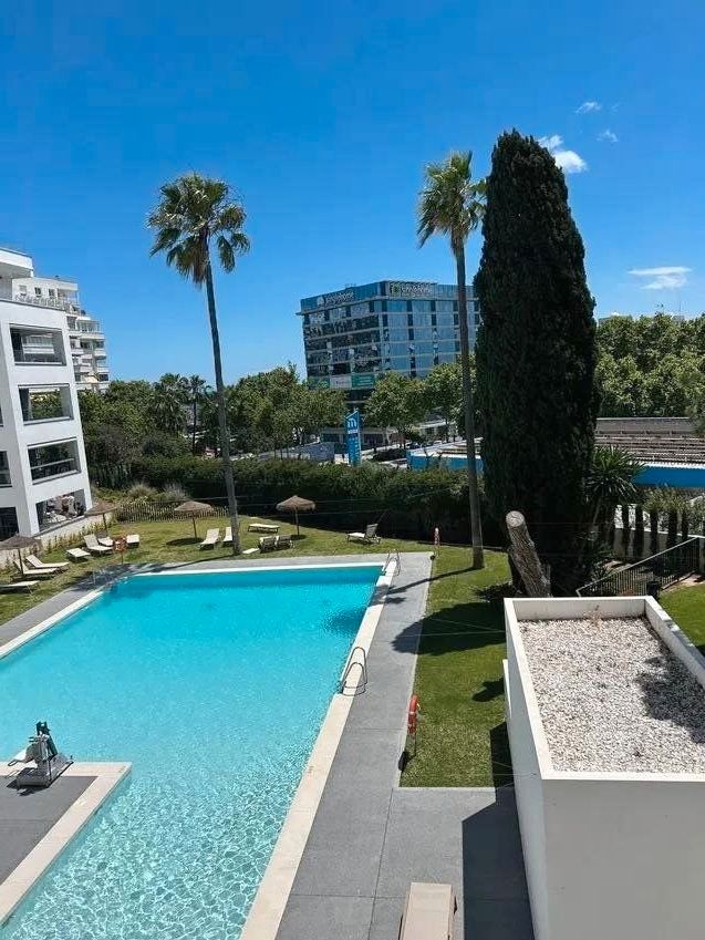 Piscina de Piso en venta en Marbella con Aire acondicionado, Calefacción y Jardín privado