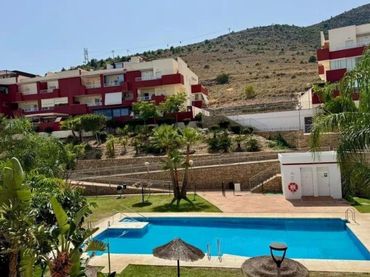 Pis amb piscina en venda a Arroyo de la Miel