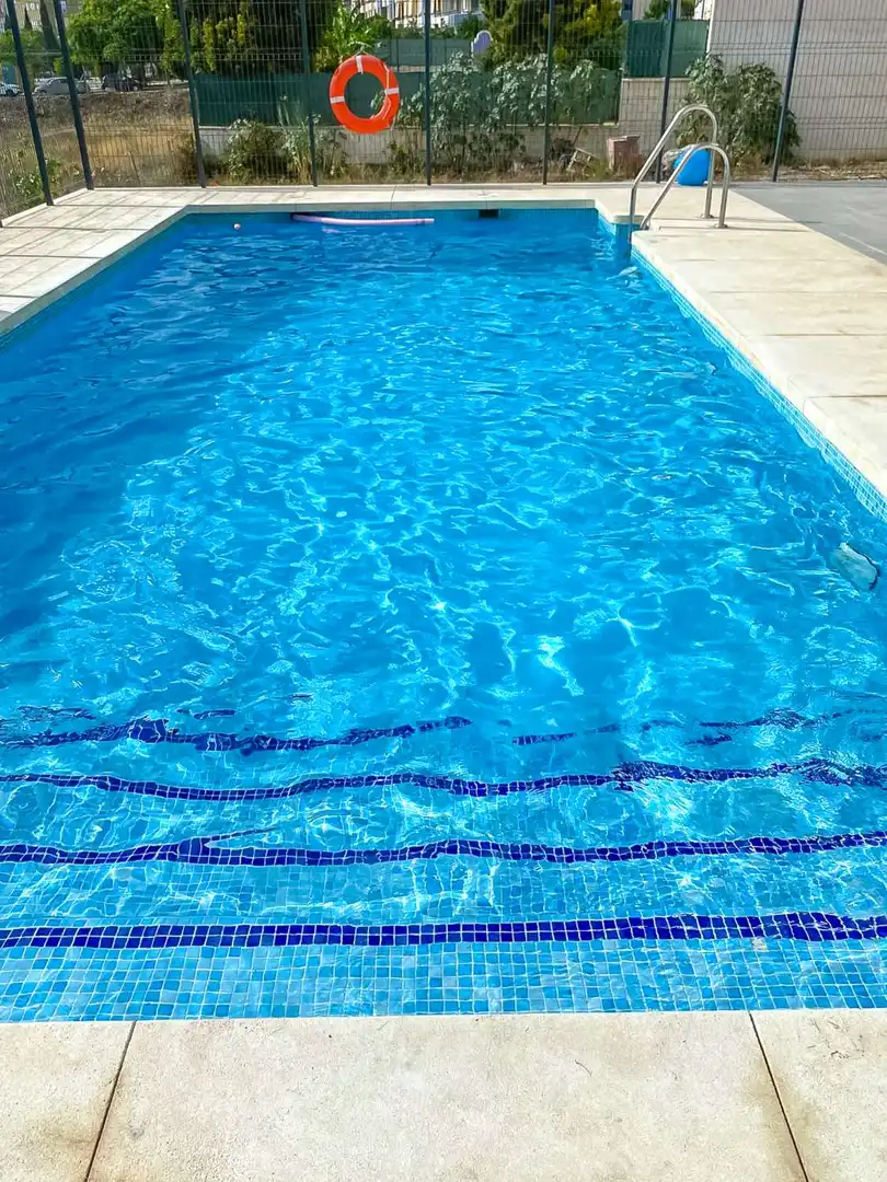 Schwimmbecken von Wohnungen zum Verkauf in Vélez-Málaga mit Klimaanlage
