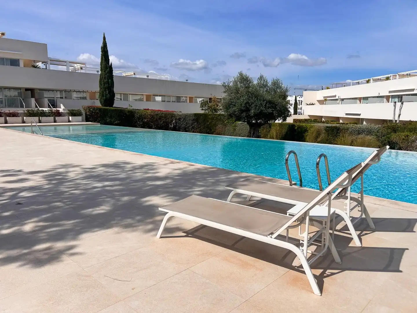Piscina de Planta baixa en venda en Torrevieja amb Aire condicionat, Calefacció i Jardí privat