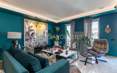 Sala de estar de Piso en venta en  Madrid Capital con Aire acondicionado, Terraza y Piscina