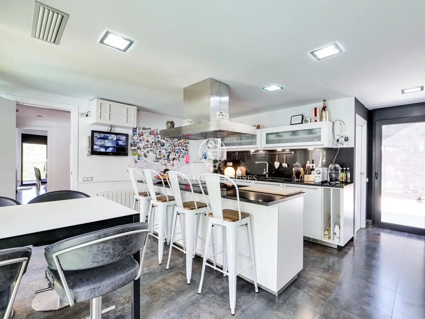 Cocina de Casa o chalet en venta en Barcelona con Aire acondicionado, Jardín privado y Terraza