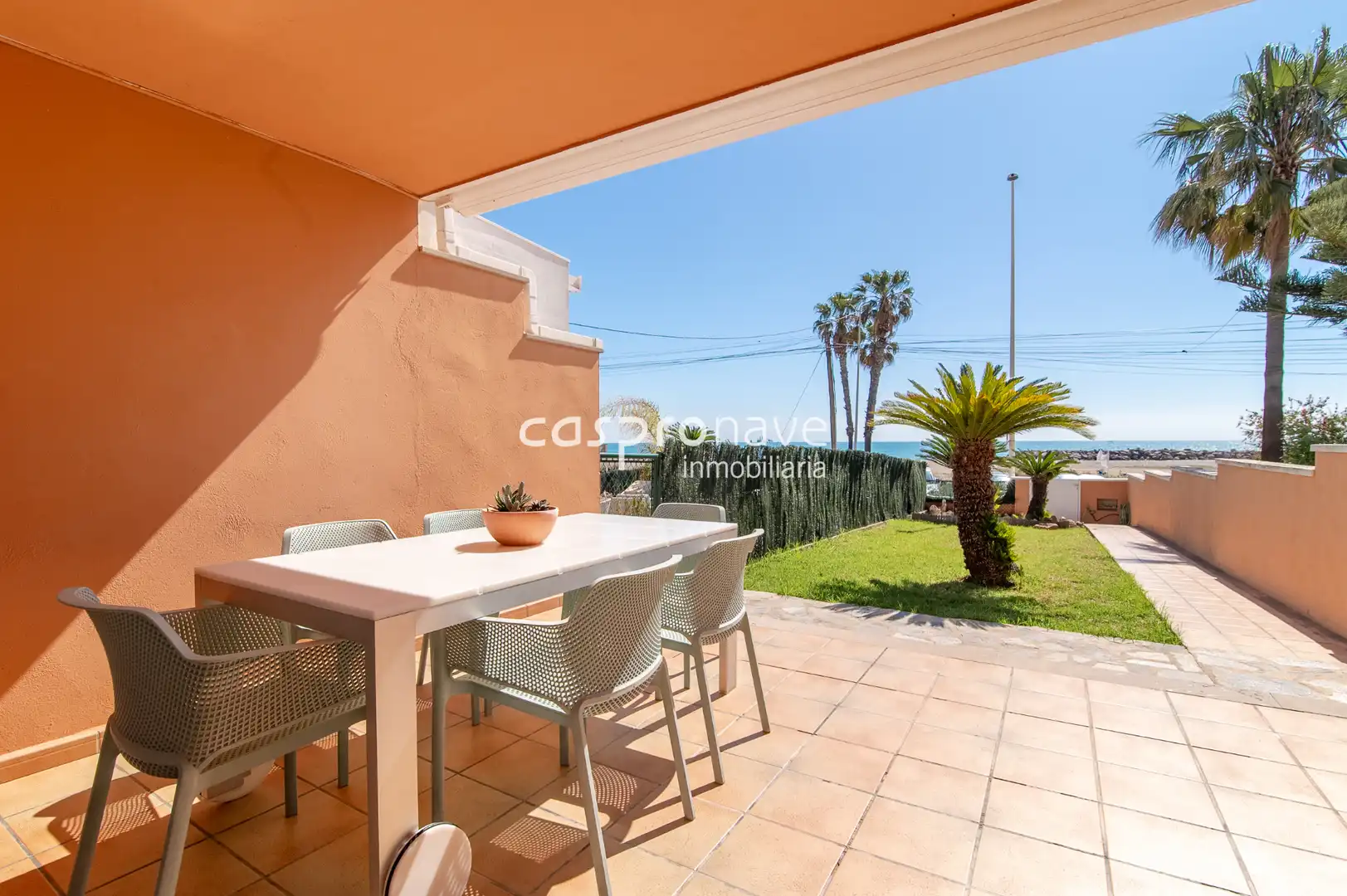 Vista exterior de Casa adosada en venda en Almazora / Almassora amb Aire condicionat, Jardí privat i Terrassa