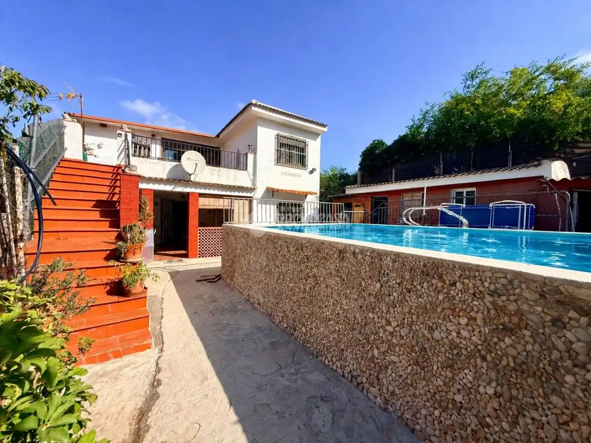 Piscina de Casa o chalet en venta en Vilanova i la Geltrú con Aire acondicionado, Terraza y Piscina