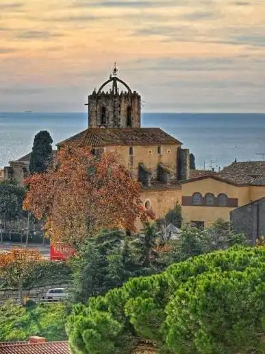 Außenansicht von Haus oder Chalet zum Verkauf in Sant Vicenç de Montalt mit Klimaanlage, Heizung und Privatgarten