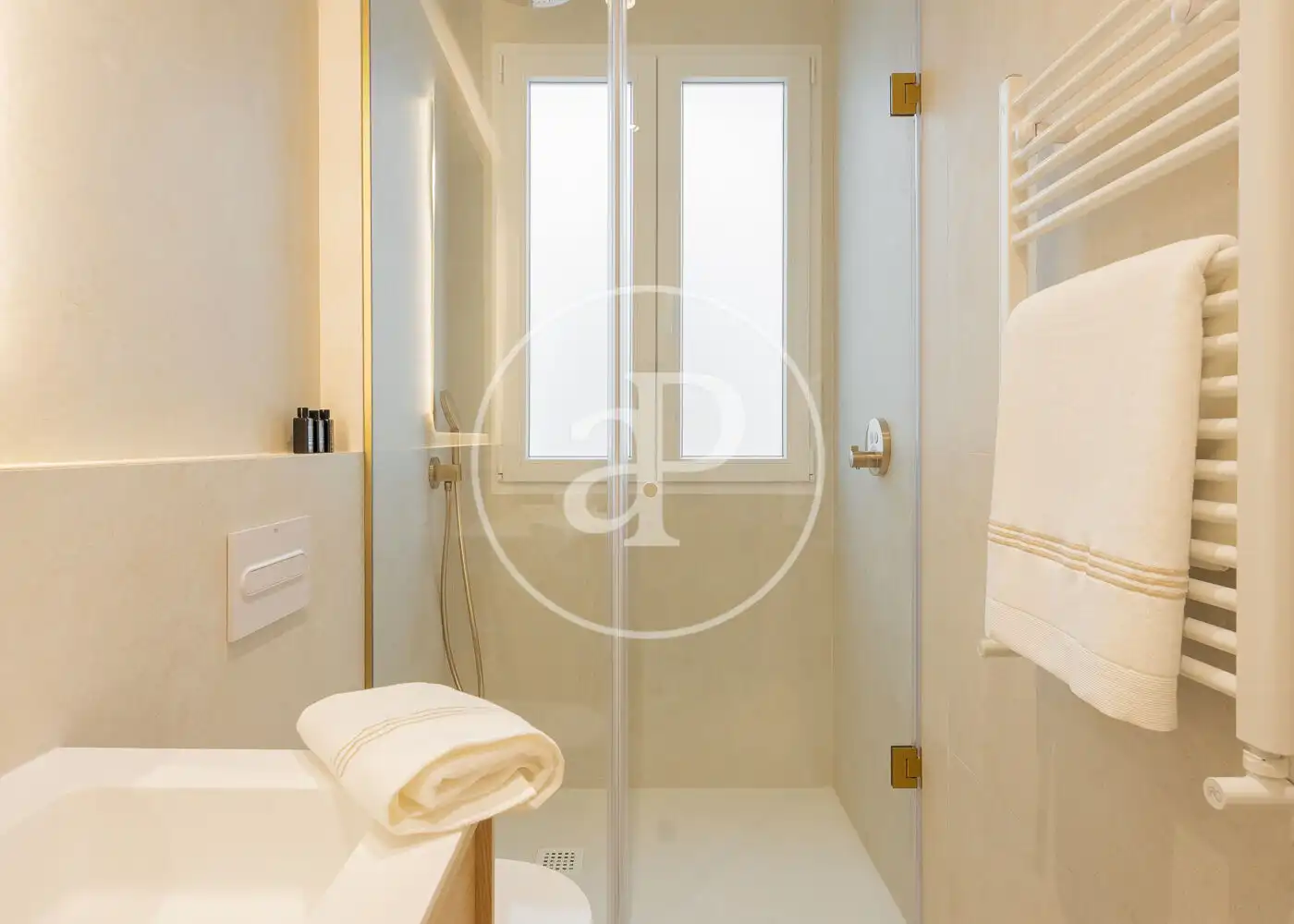 Badezimmer von Wohnung zum Verkauf in Madrid mit Klimaanlage, Heizung und Abstellraum