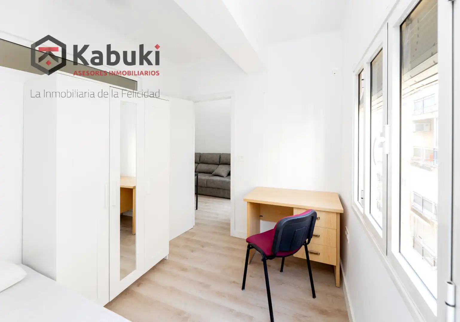 Schlafzimmer von Wohnung zur Miete in Granada mit Möbliert und Balkon