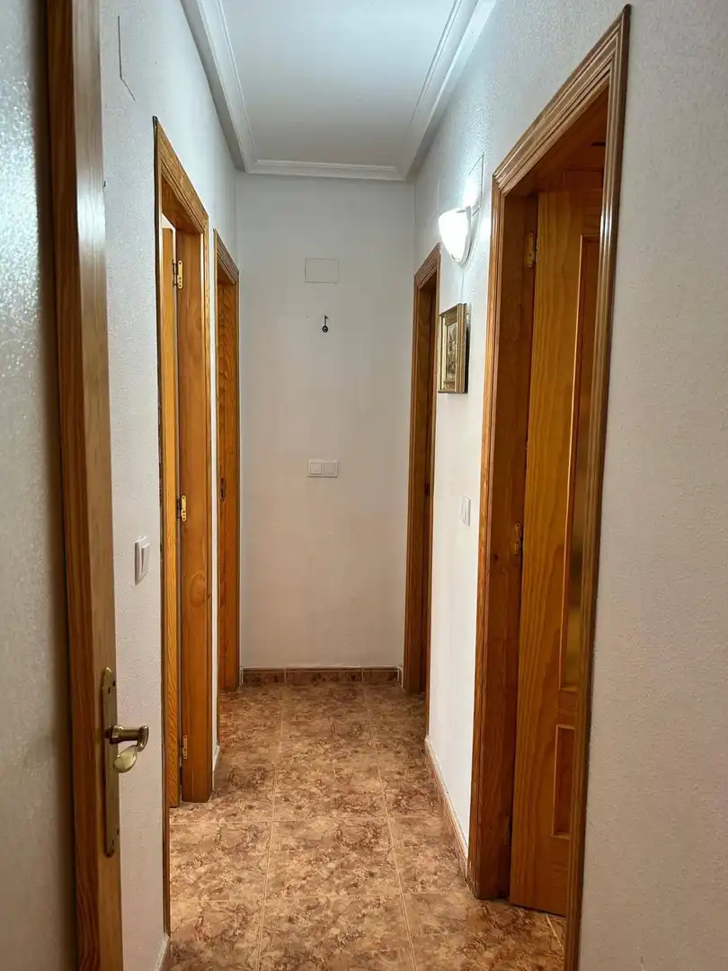 Wohnung zum Verkauf in Torrevieja mit Klimaanlage, Heizung und Privatgarten