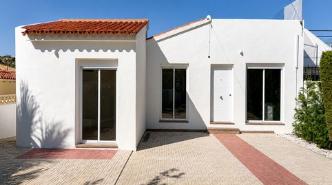 ltpgtChalet en venta en La Nuciacutea, con 120 msup2 construidos sobre una parcela de 300 msup2. Una vivienda moderna, amplia y li