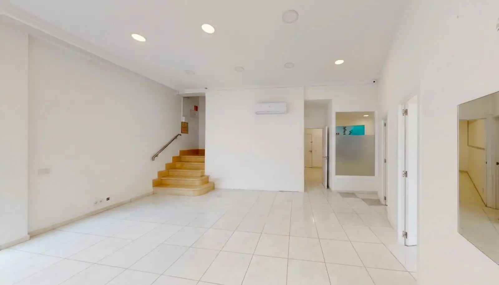 Commercial properties for sale in  Palma de Mallorca  with Air Conditioner, Terrace and Internet