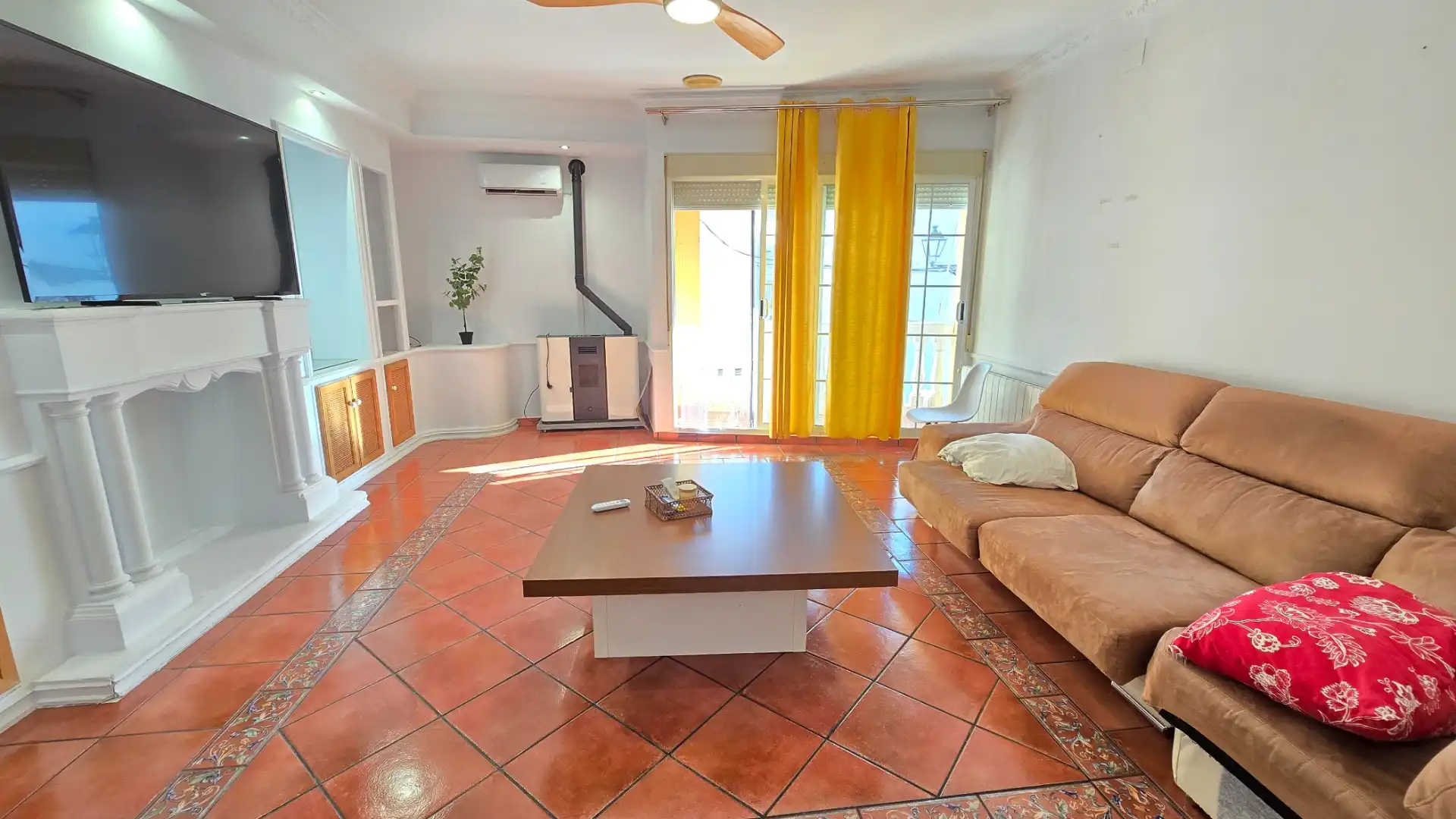 House with terrace for sale in J. Muñoz Chaves 8