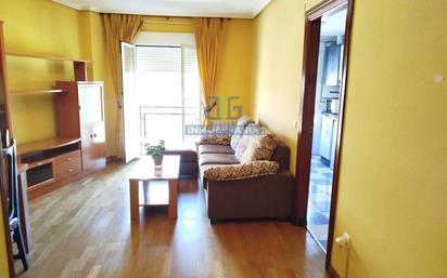 Sala d'estar de Apartament en venda en San Andrés del Rabanedo amb Calefacció, Parquet i Traster