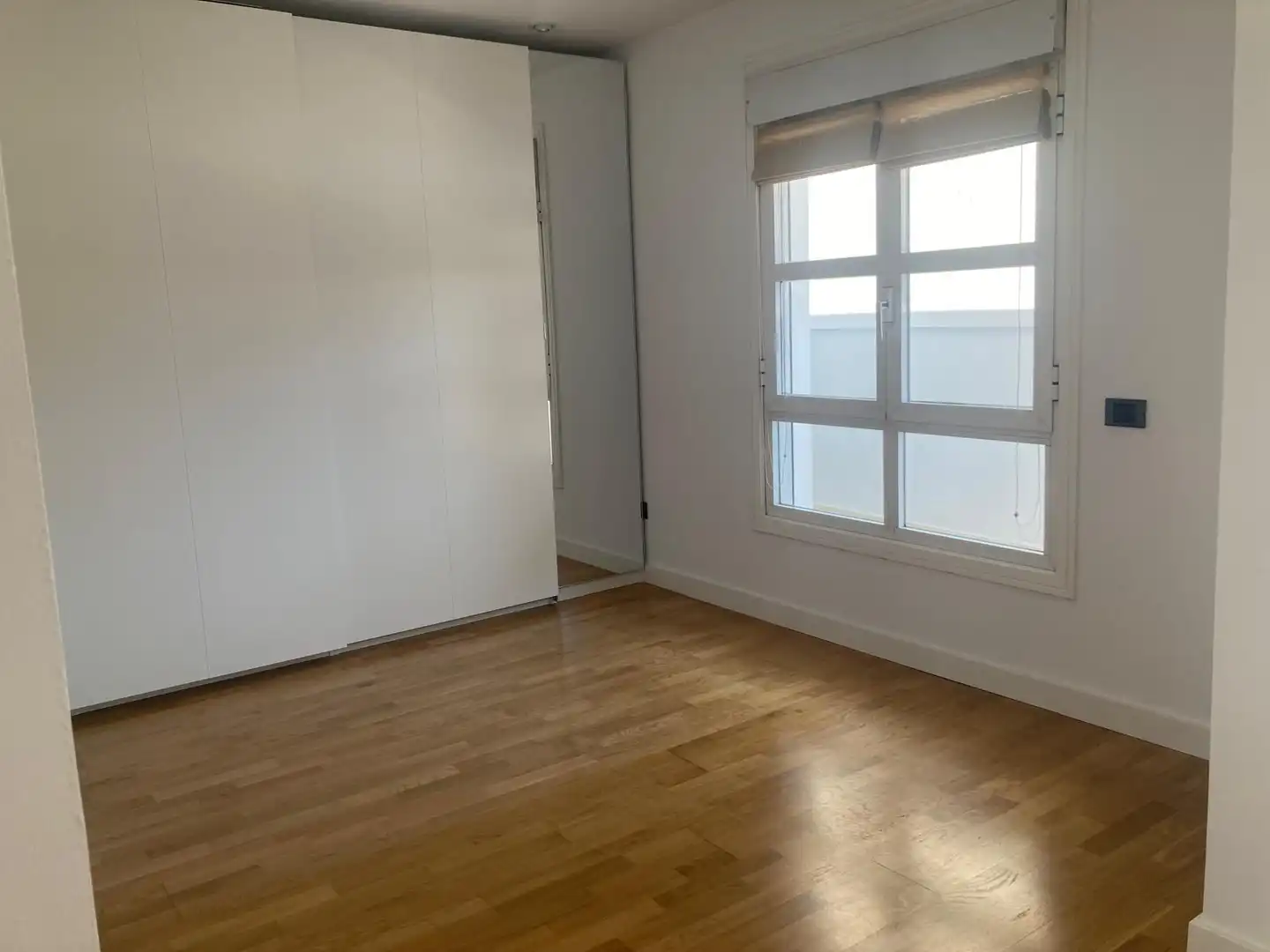 Schlafzimmer von Dachboden zur Miete in Zaragoza mit Klimaanlage, Heizung und Parkett