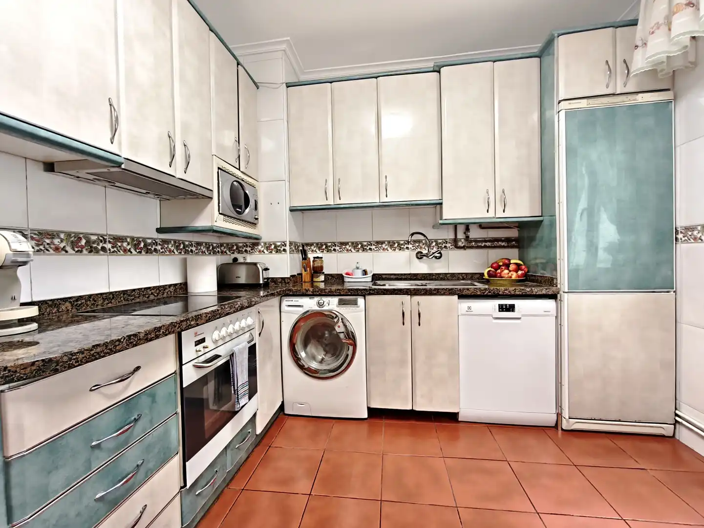 Kitchen of Flat for sale in  Logroño  with Heating, Parquet flooring and Storage room