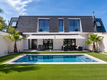 Casa aparellada amb piscina en venda a Señorío de Illescas