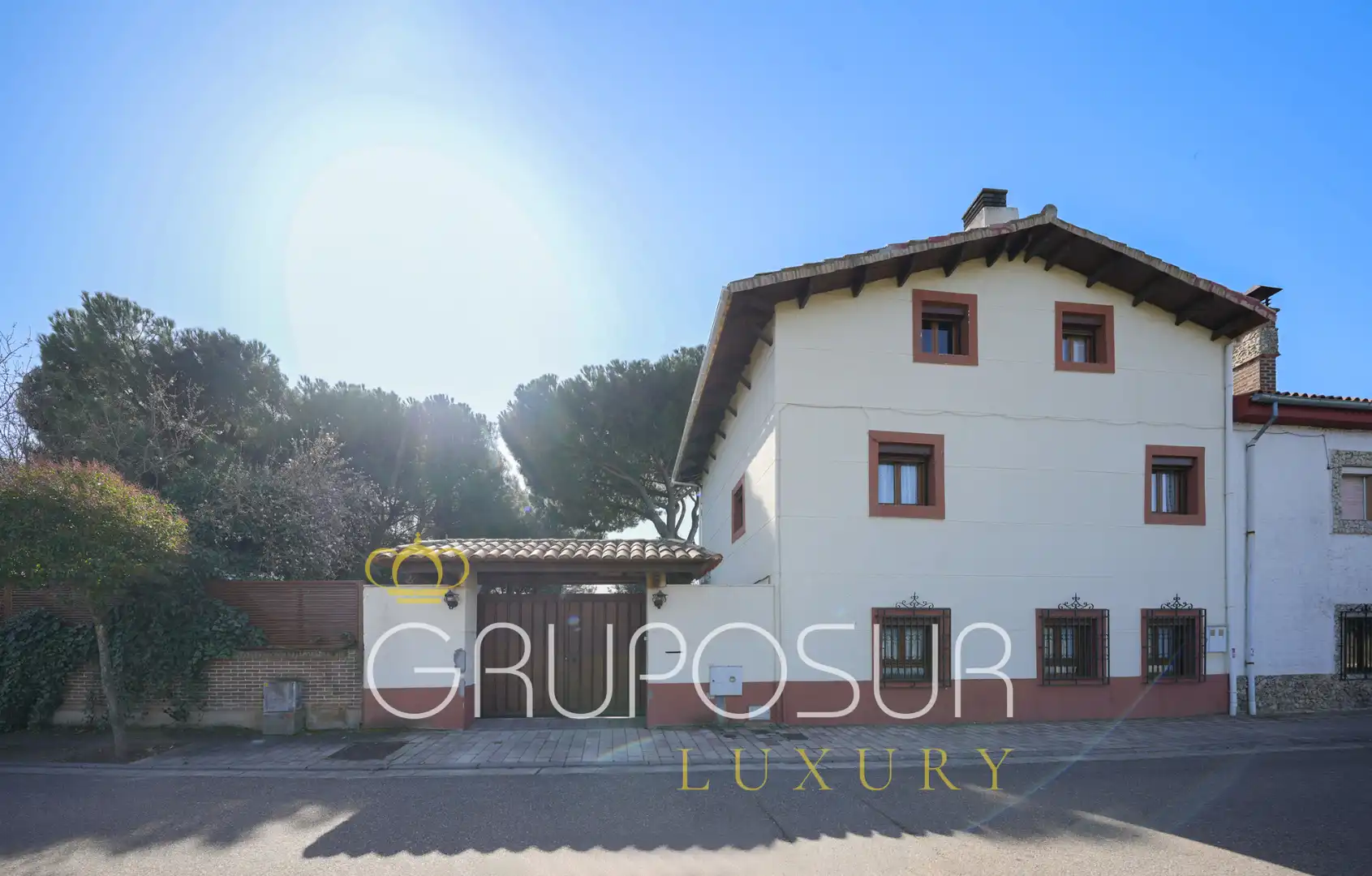 Vista exterior de Casa adosada en venda en Valladolid amb Calefacció, Jardí privat i Parquet