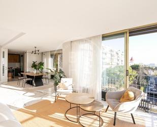 Sala d'estar de Apartament en venda en  Barcelona Capital amb Aire condicionat, Terrassa i Piscina