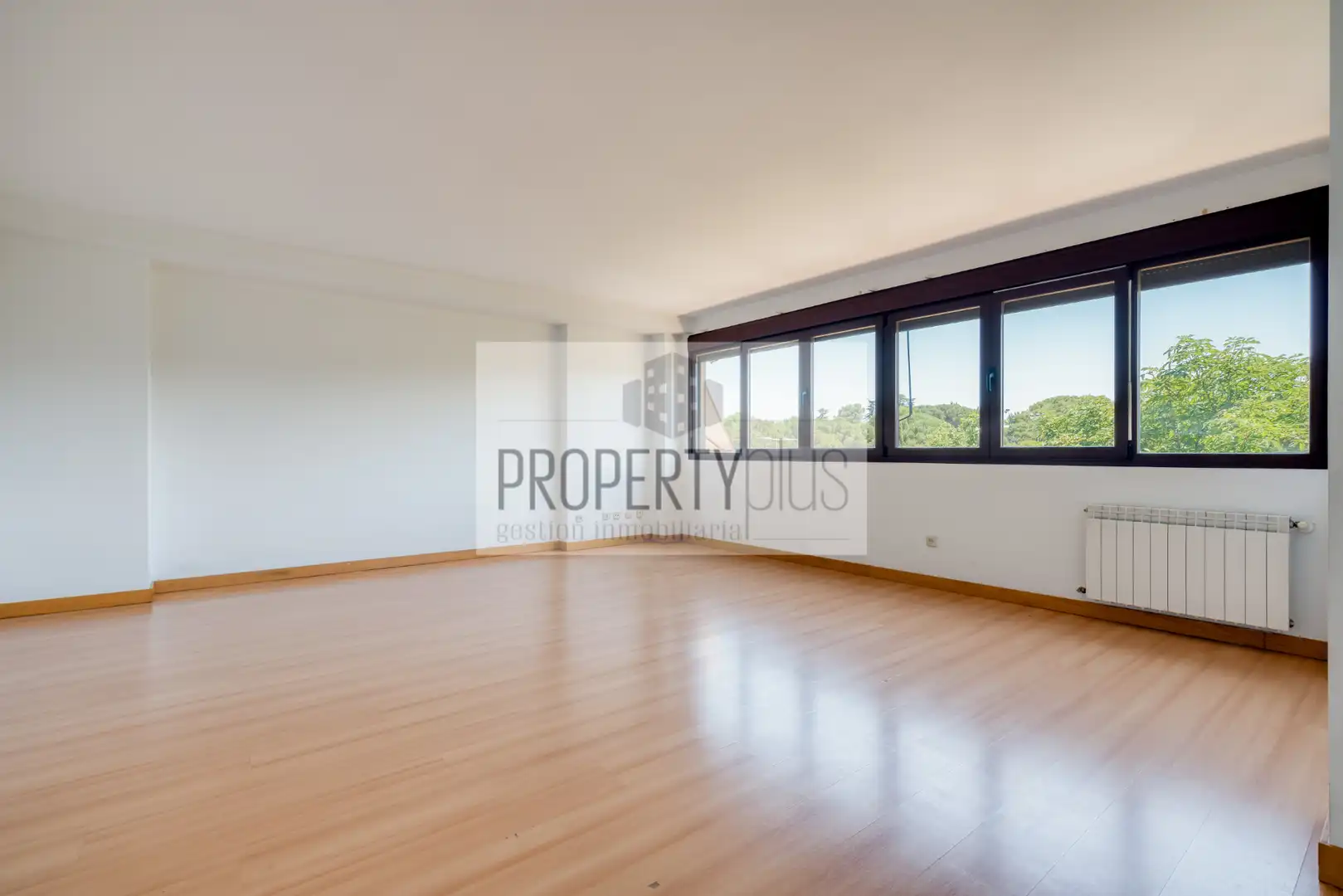 Flat with pool for sale in Calle Castillo de Arévalo 15