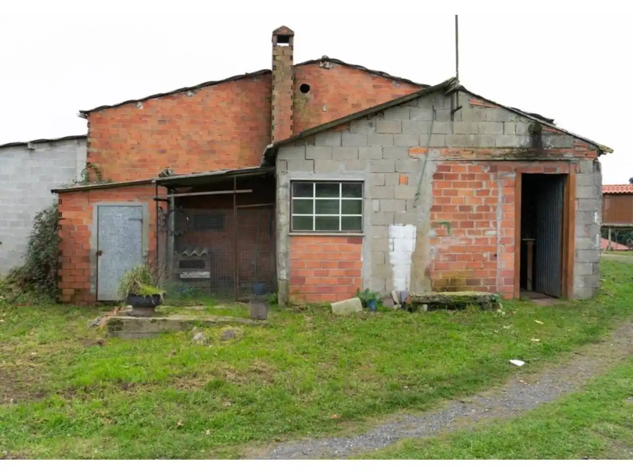 Vista exterior de Casa o xalet en venda en Sobrado (A Coruña) amb Jardí privat