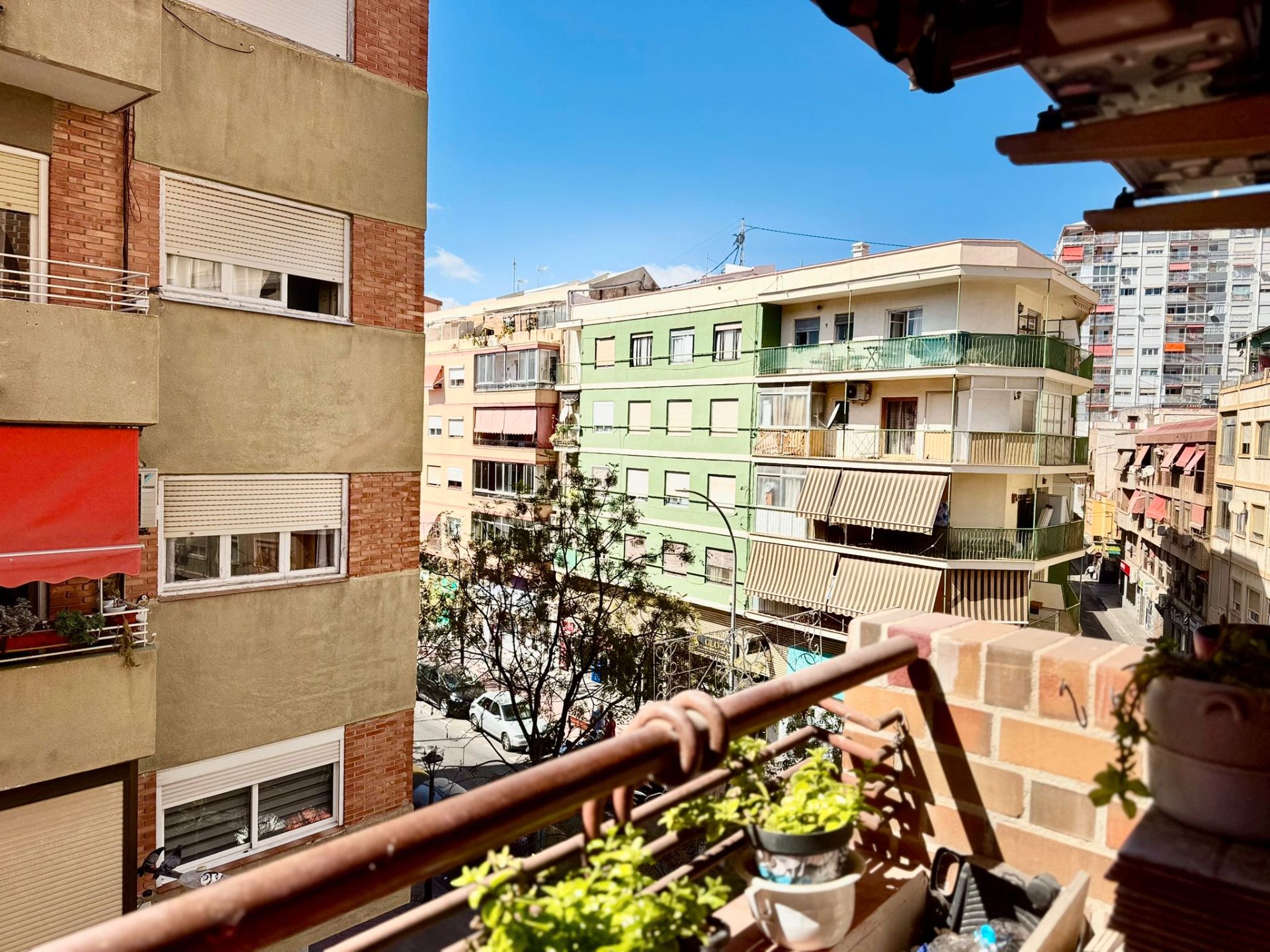 Vista exterior de Pis en venda en Alicante / Alacant amb Aire condicionat, Moblat i Balcó