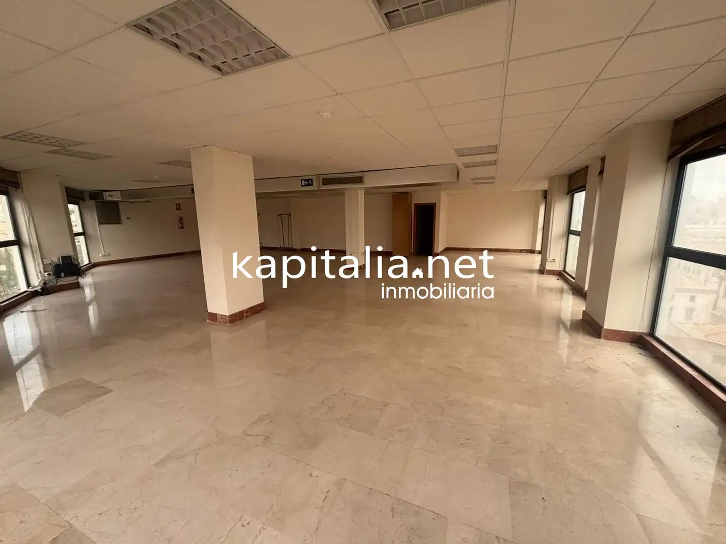 Office for rent in Alcoy / Alcoi  with Air Conditioner