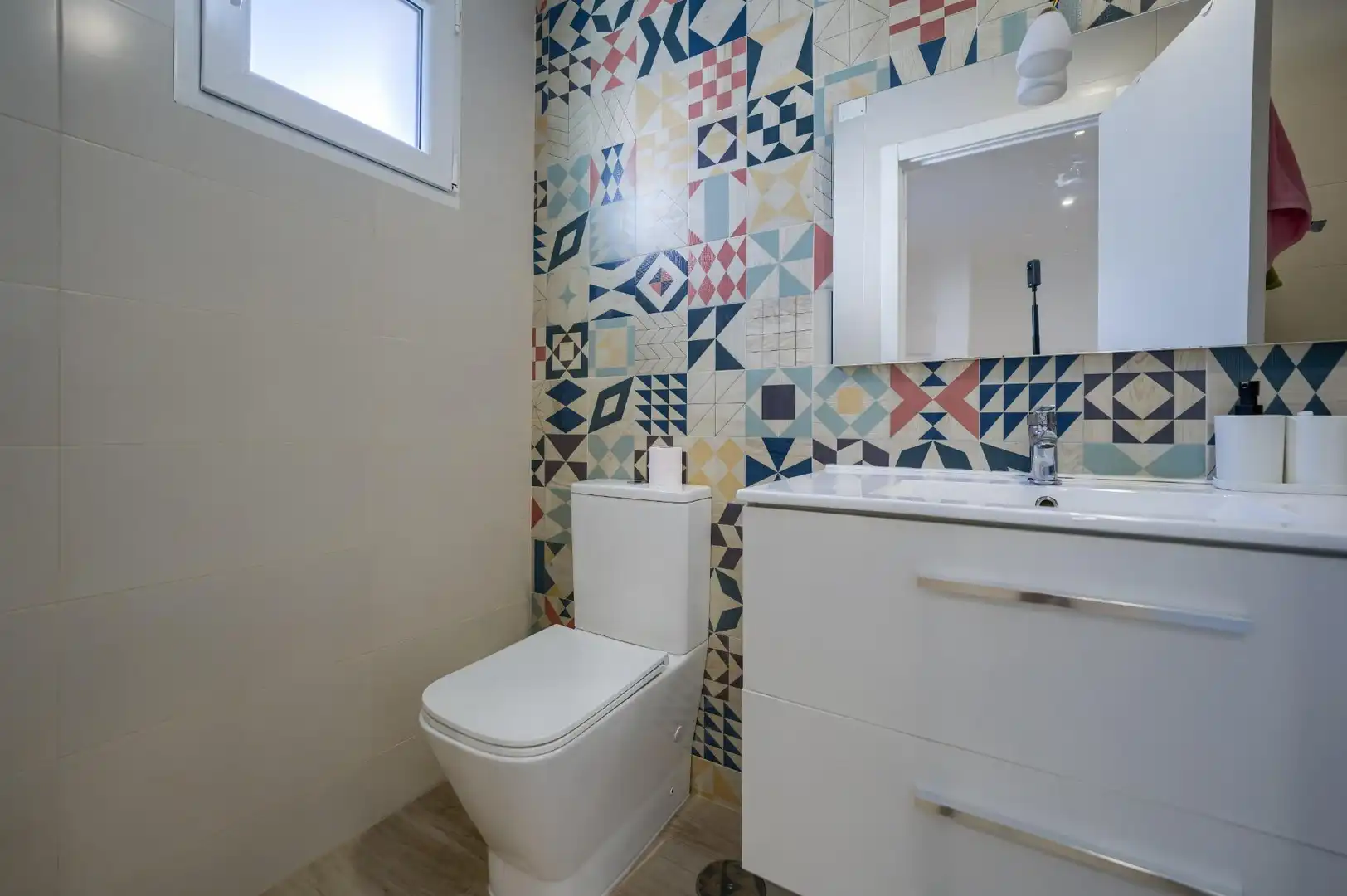 Bathroom of Houses for sale in Tomares  with Air Conditioner, Private garden and Terrace